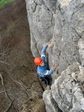 Diana im steilen Fels