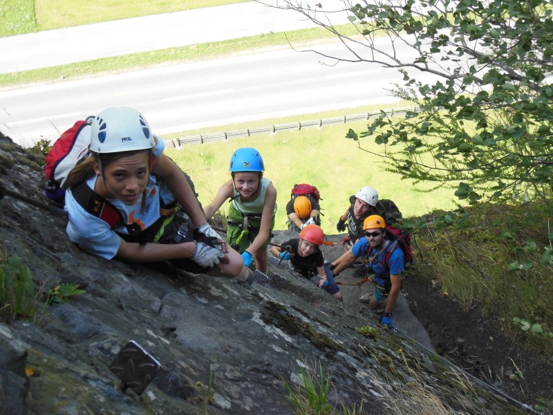 die Kids am Reinhard-Schiestl- Klettersteig