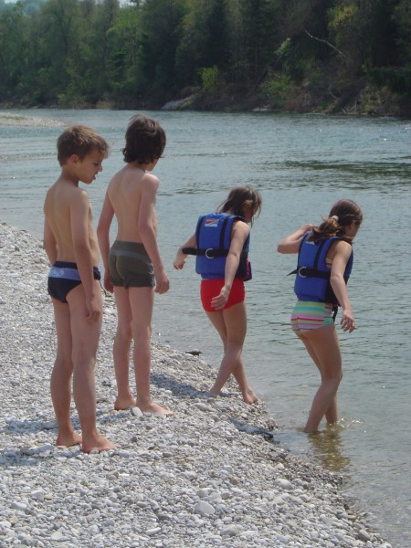 kann man im april in der isar schwimmen?